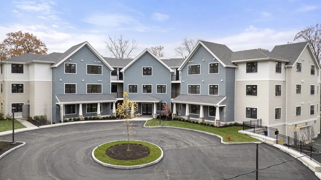 16 Stearns Rd #304, Wellesley