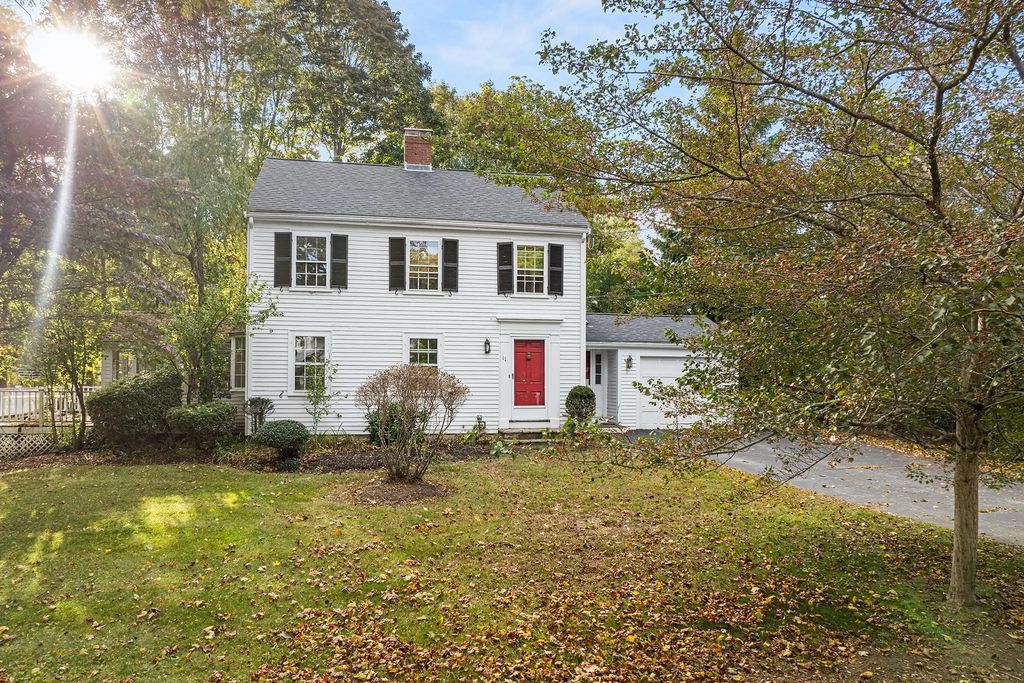 11 Arnold Rd, Hingham