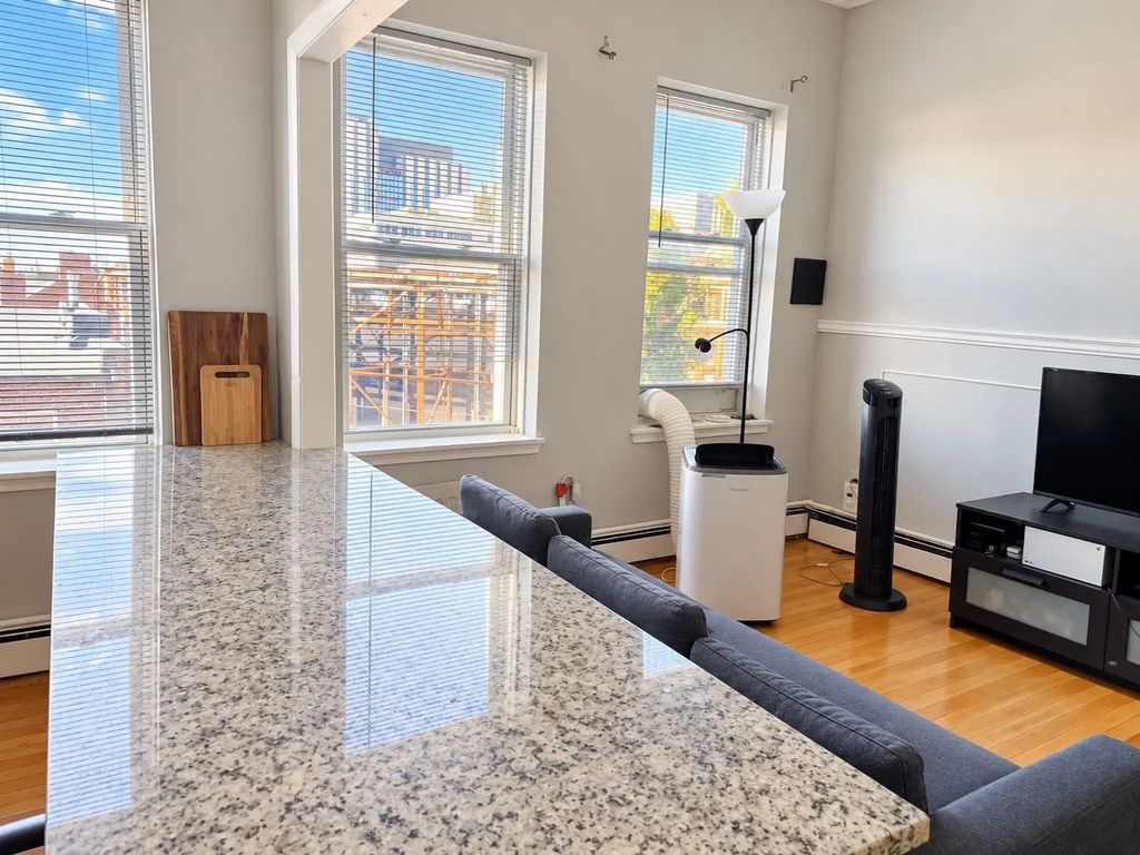 9 Bowdoin #14, Boston