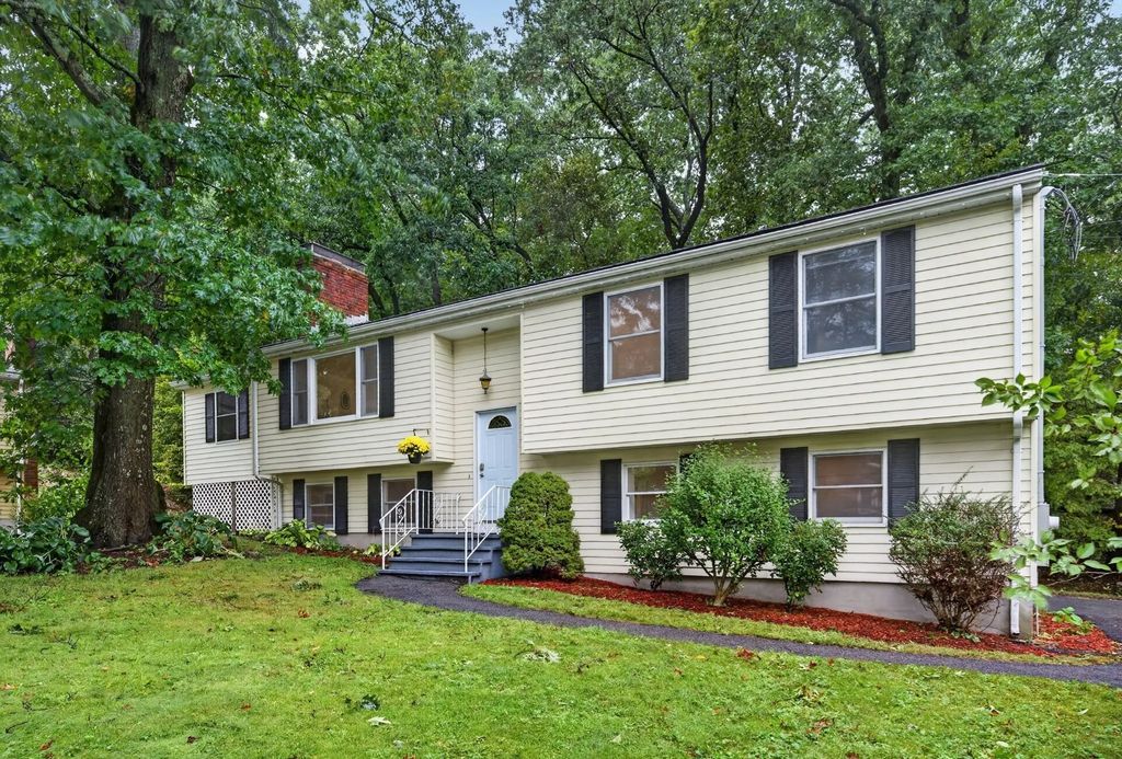 523 Greendale Ave, Needham