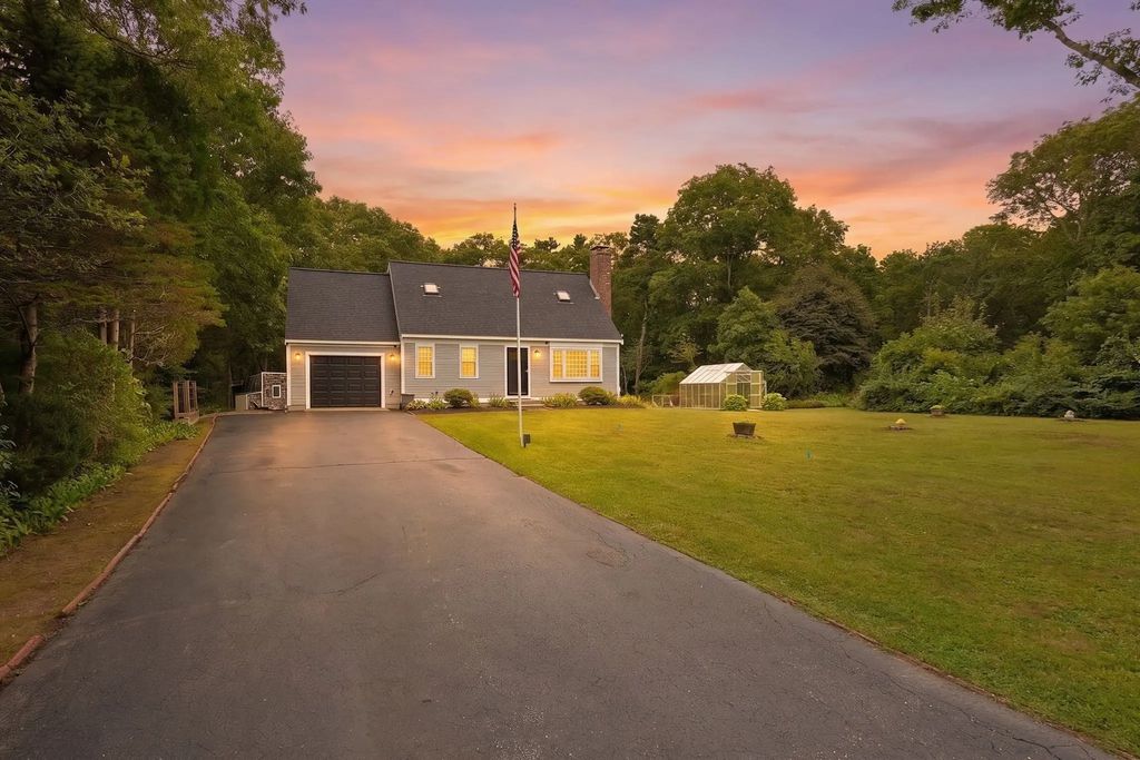 34 Commodore Ln, Barnstable