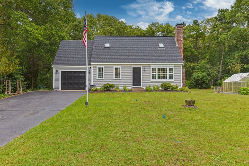 34 Commodore Ln, Barnstable