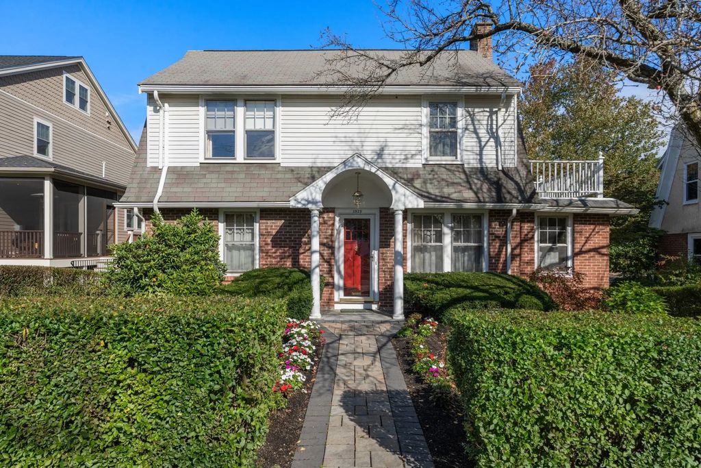1929 Commonwealth Ave, Newton