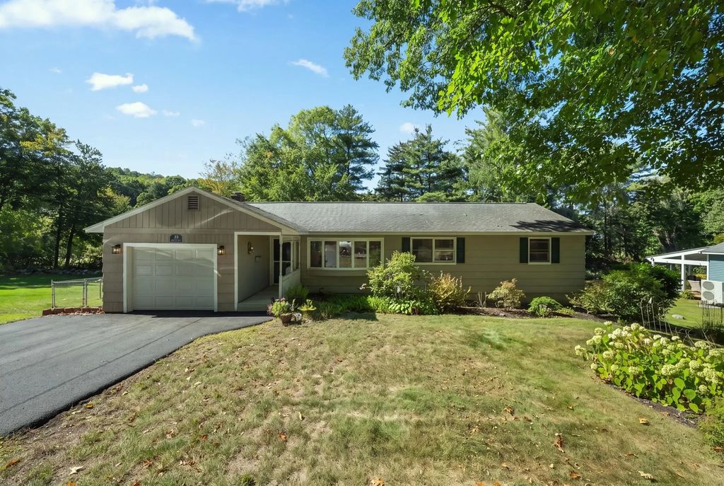 35 Harvey Lane, Westborough