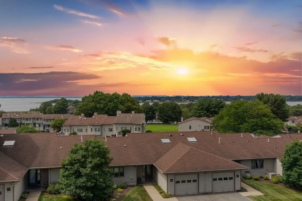 138 Windward Ln #138, Bristol