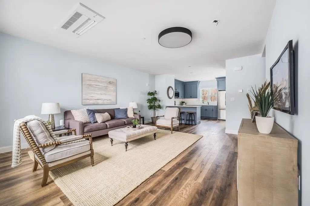 451 Essex St #4, Beverly
