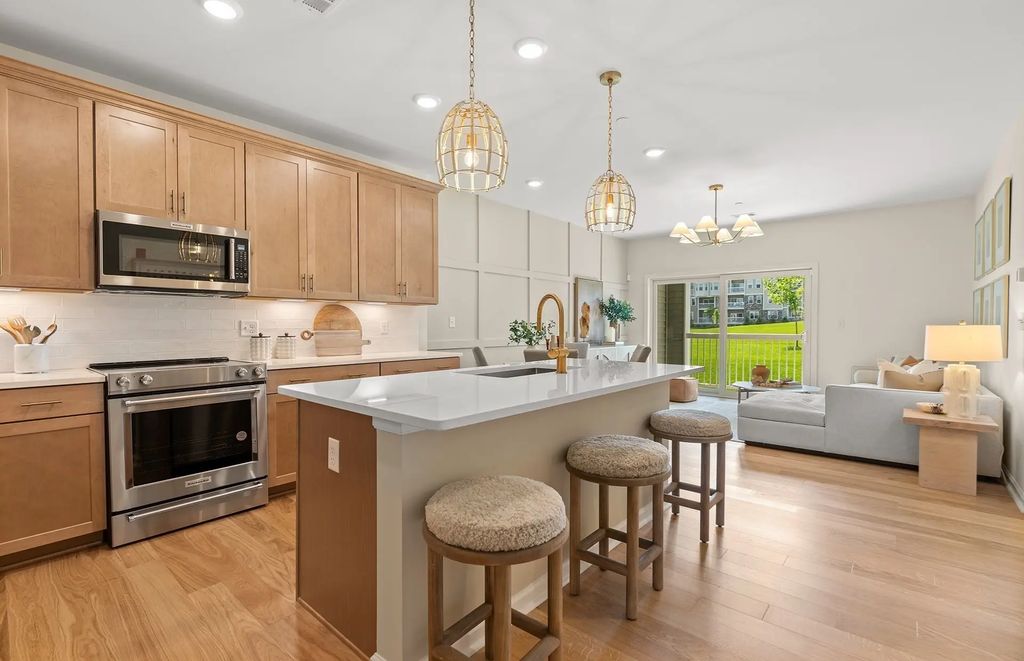 399 Neponset #204, Canton