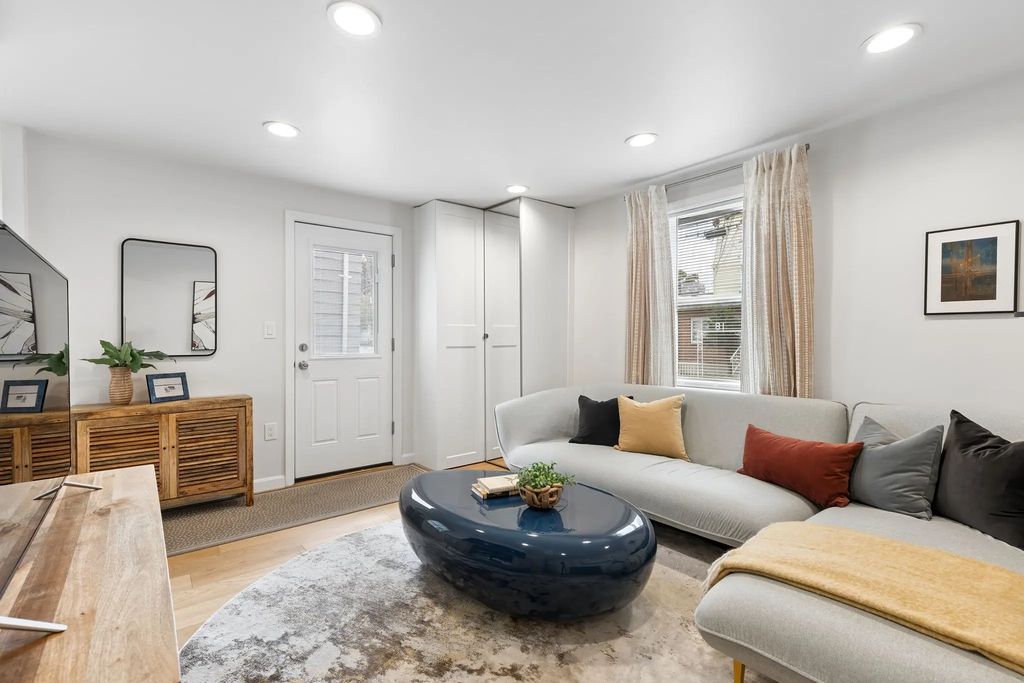 84 West St #84, Newton