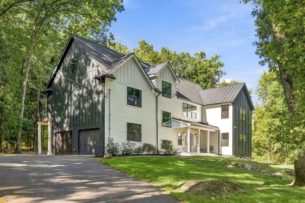 25 Meadowbrook Road, Dover