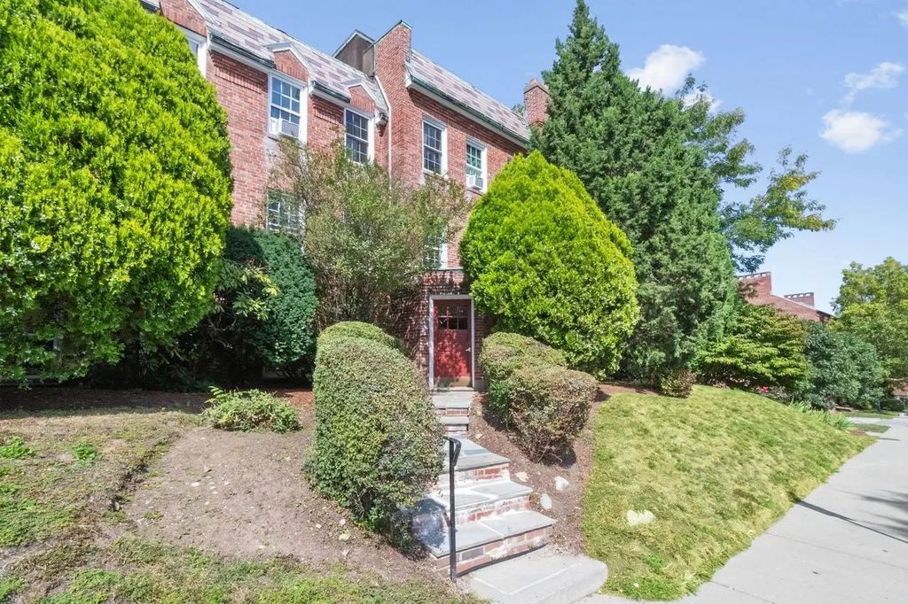 37 Commonwealth Ave #12, Newton