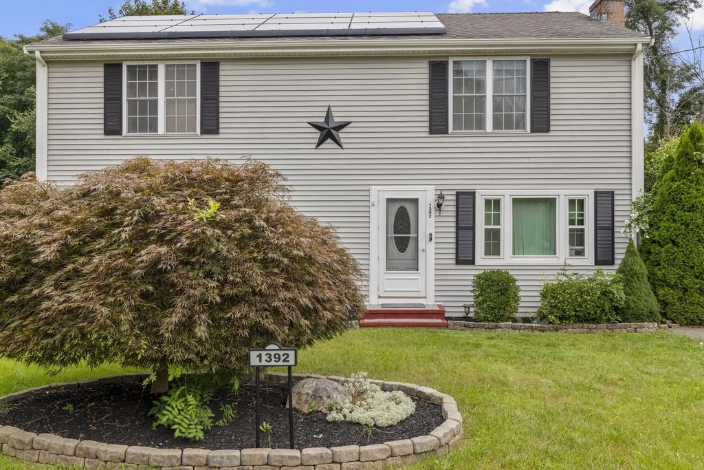 1392 Old Pleasant St, Bridgewater