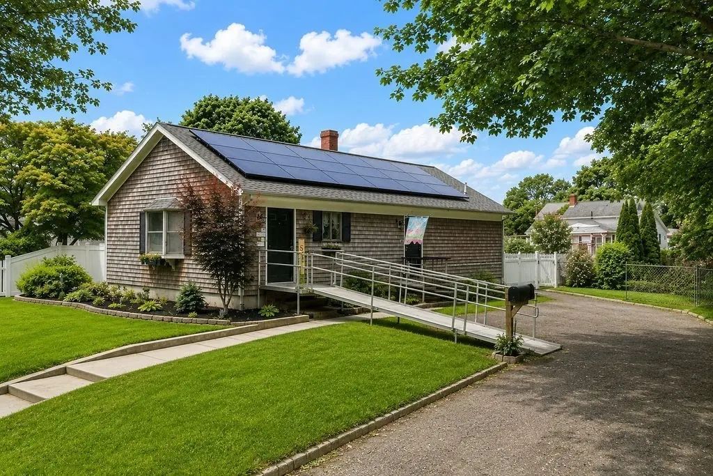 75 Acorn St, New Bedford