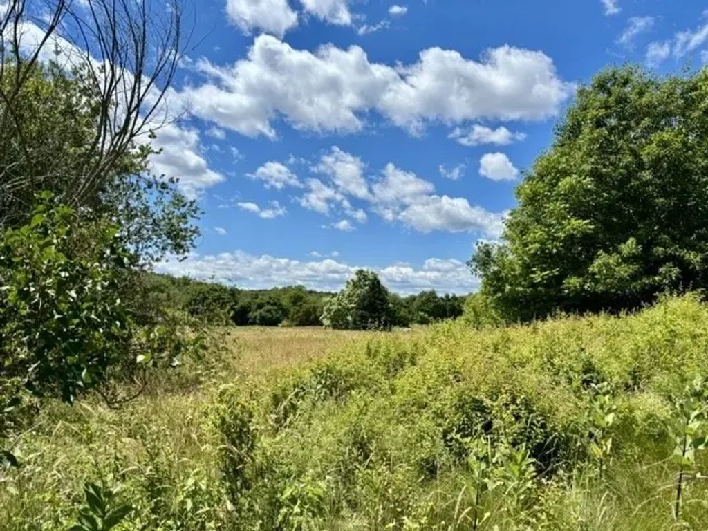 921 Main St, Acushnet