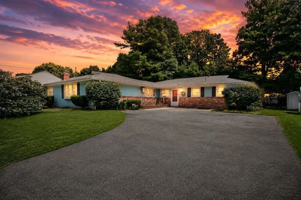 7 Pocahontas Dr, Peabody