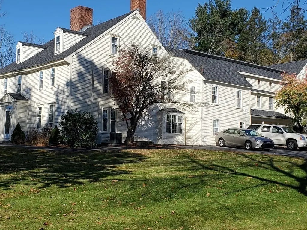 110 Great Rd #207, Bedford