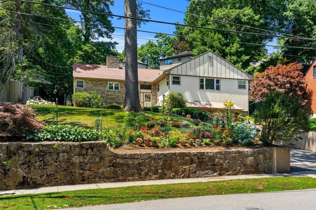205 Gardner Rd, Brookline