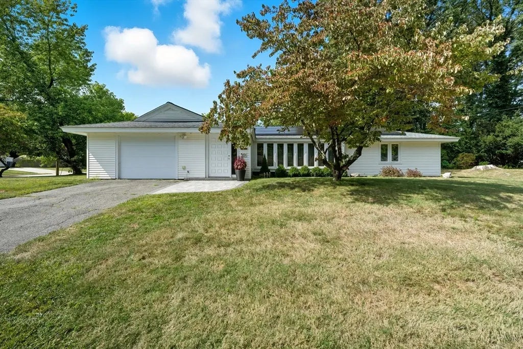 19 Nob Hill Dr., Framingham