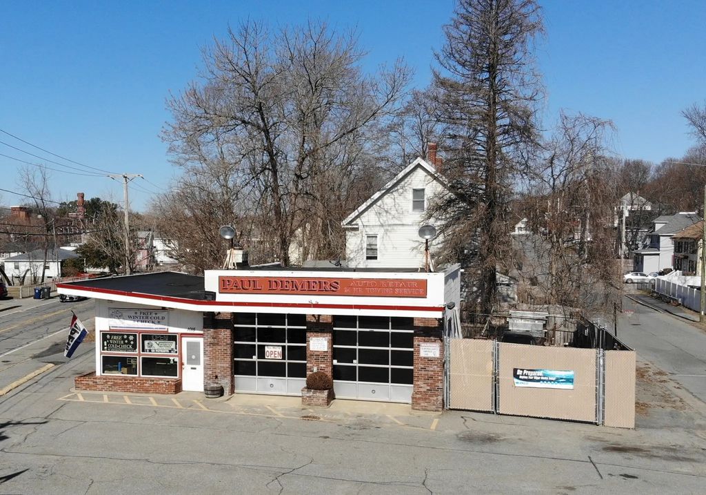 1015 Lakeview Ave, Dracut