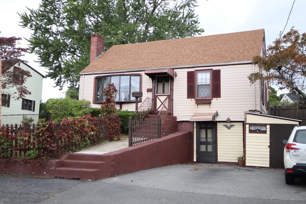 15 Lewis Lane, Saugus