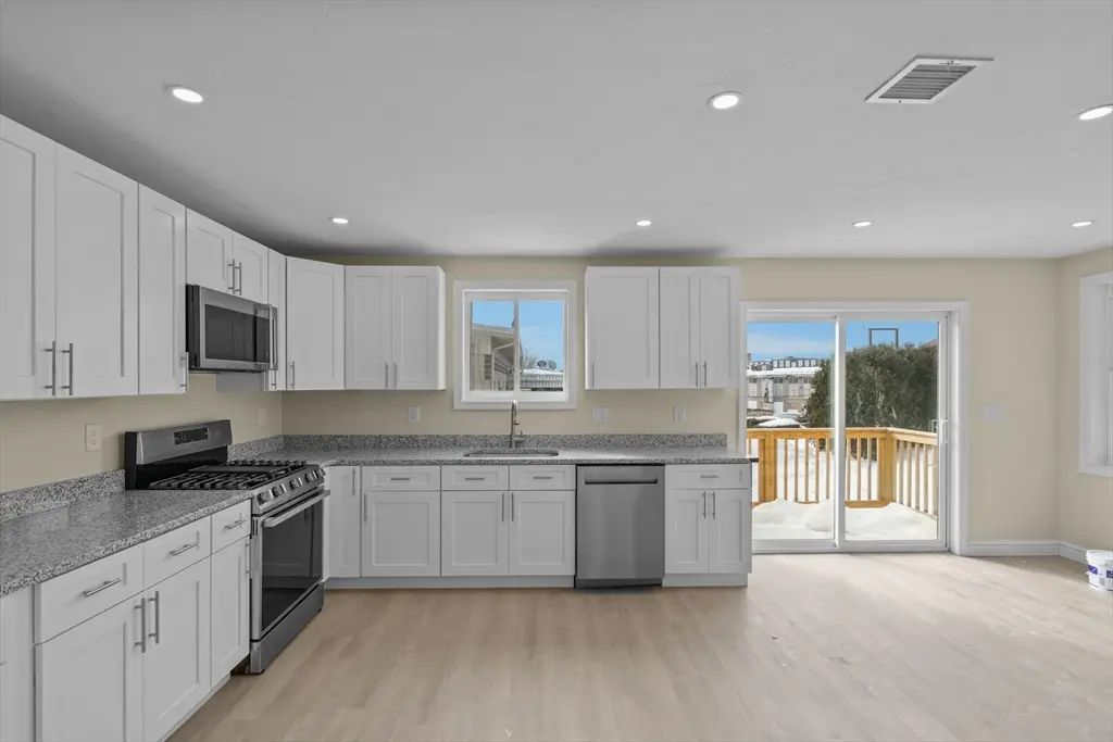 25 Lebanon St #d, Fall River