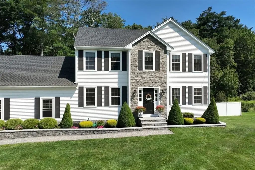 102 West Pond Street, East Bridgewater