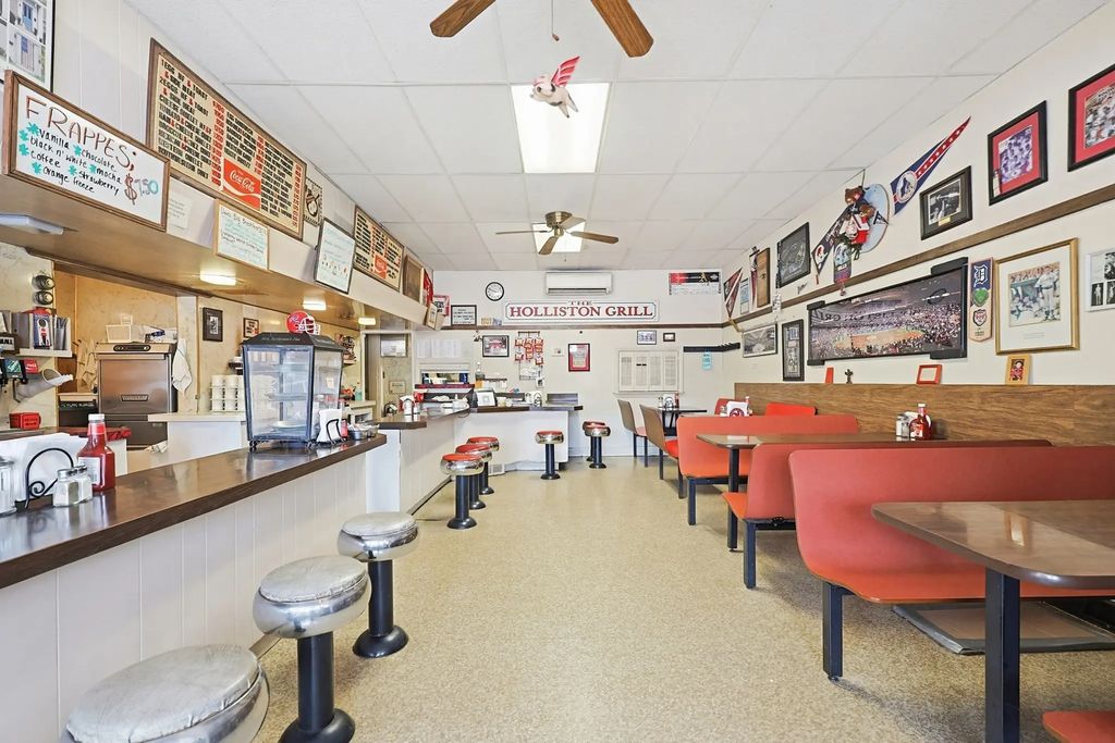 802 Washington Street, Holliston