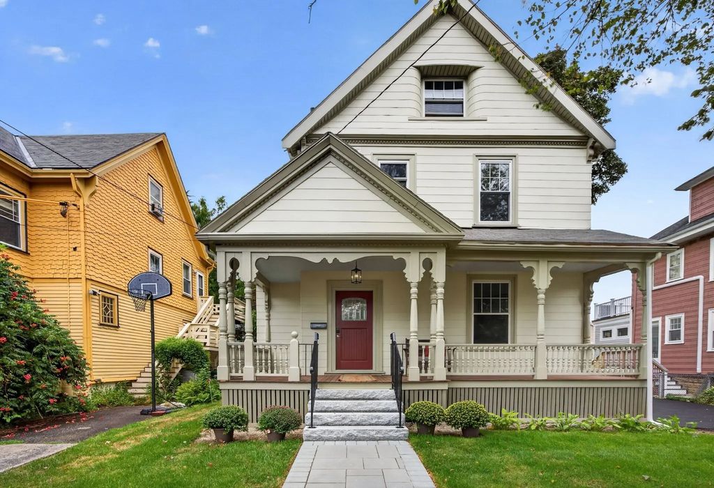 94 Monument St, Medford