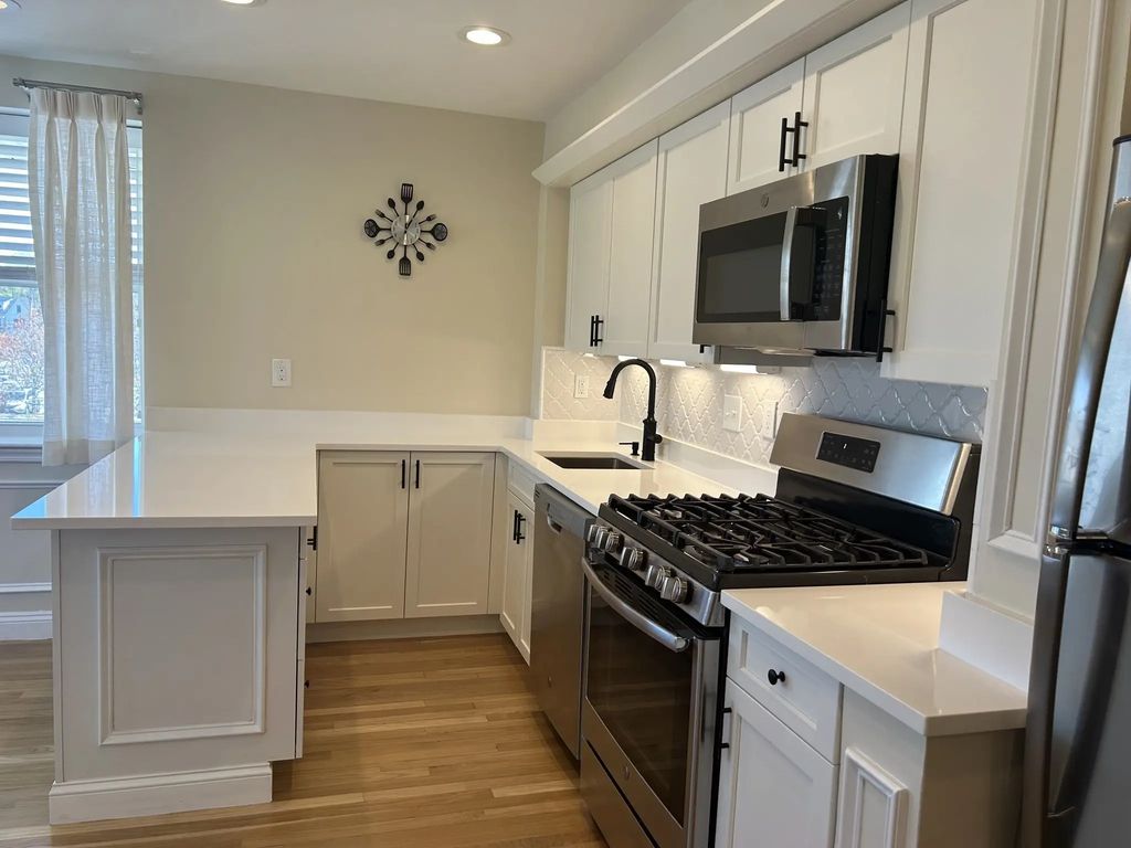 141 Chestnut St #202, Needham