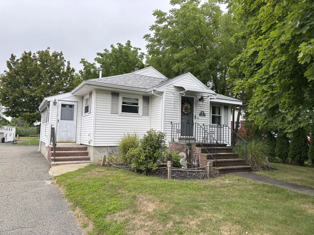 11 Eden Glen Ave, Danvers