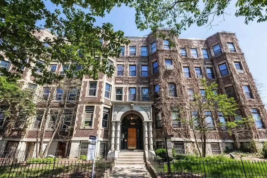 394 Riverway #12, Boston