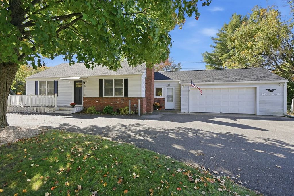 76 Pleasant Street, Granby