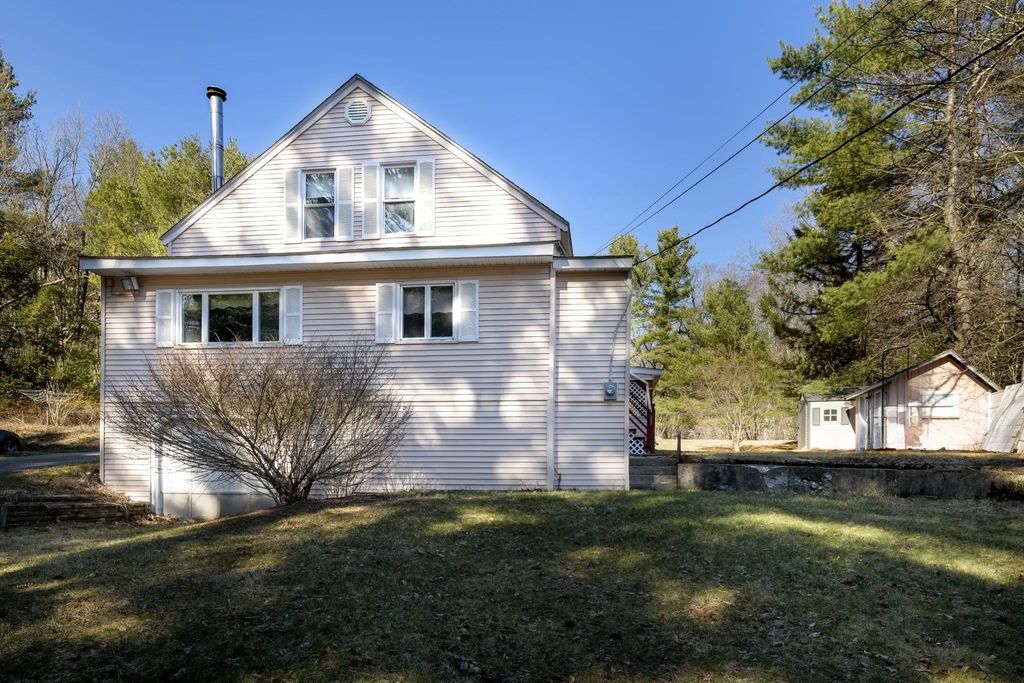 1138 Wachusett St, Holden