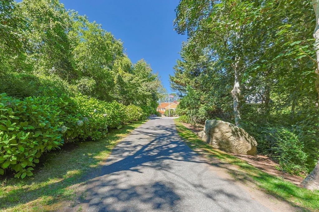 4390 Main, Barnstable