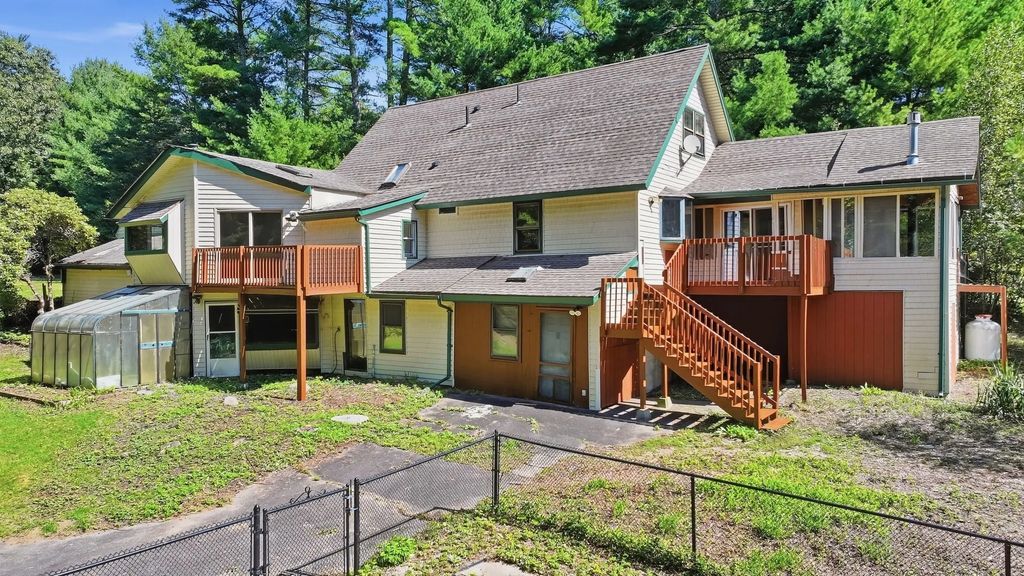 5 Old Farm Cir, Belchertown
