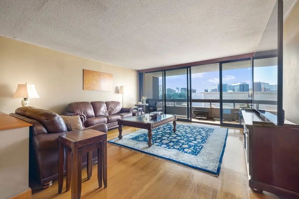 566 Commonwealth #708, Boston