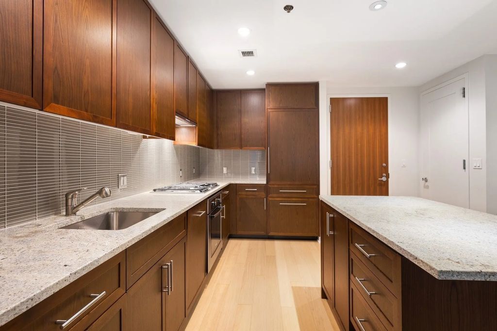 580 Washington #204, Boston