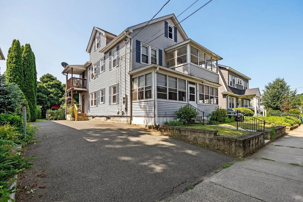 69 Bonner St, Chicopee