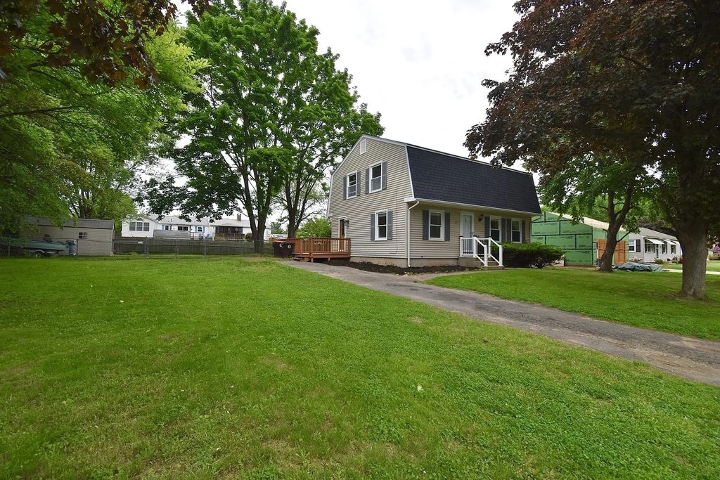 22 Hunting Lane, Agawam