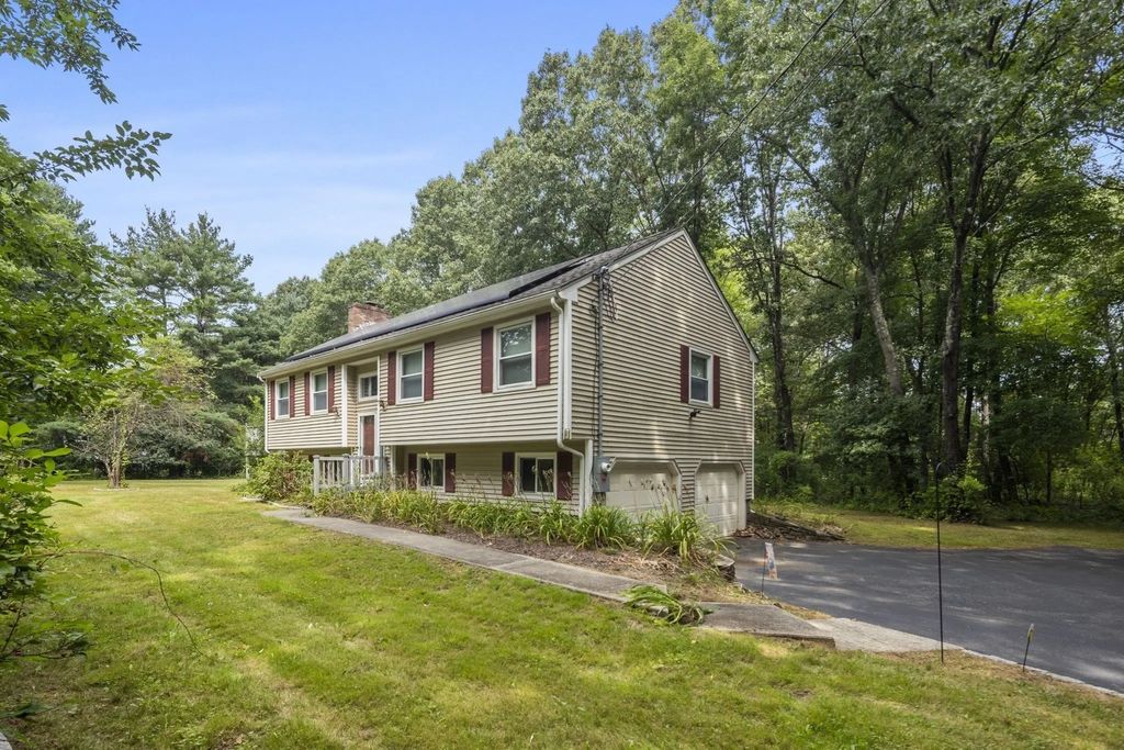 55 Overlook Dr W, Framingham
