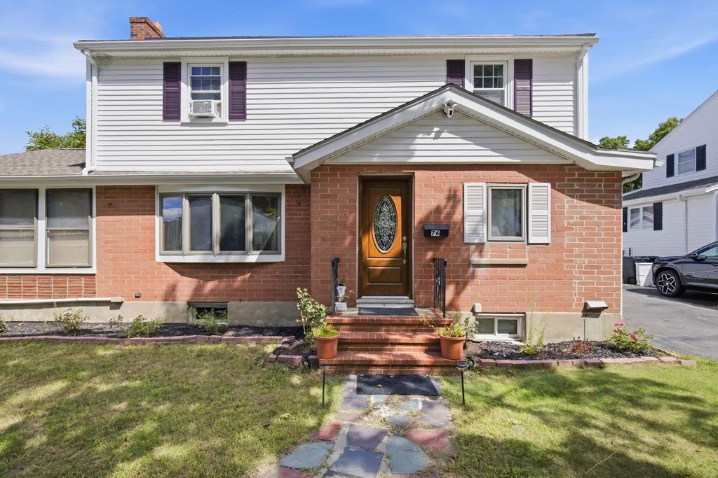 76 Woodcliff Rd, Quincy