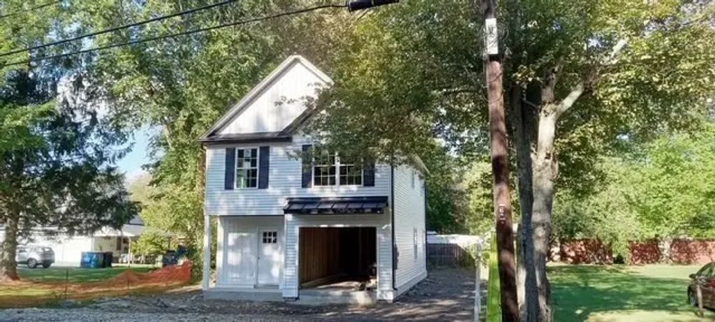 10 River Rd, Pepperell