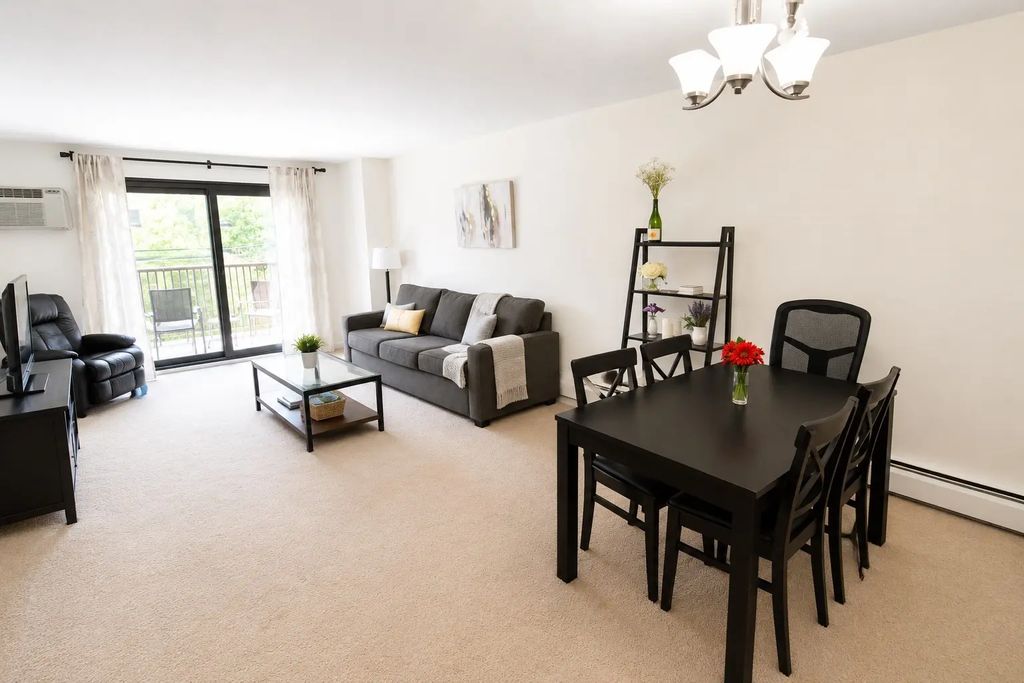 80 Pleasant #22, Brookline