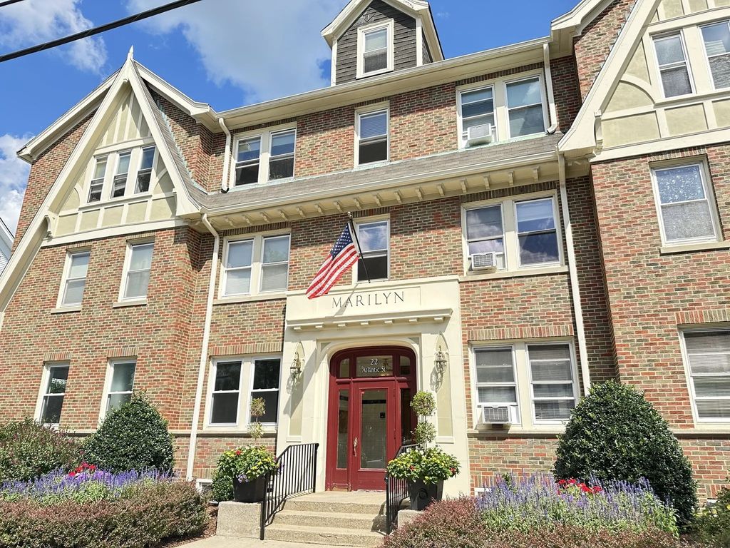 22 Atlantic #7, Lynn