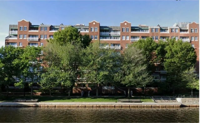 4 Canal Park #ph 9, Cambridge