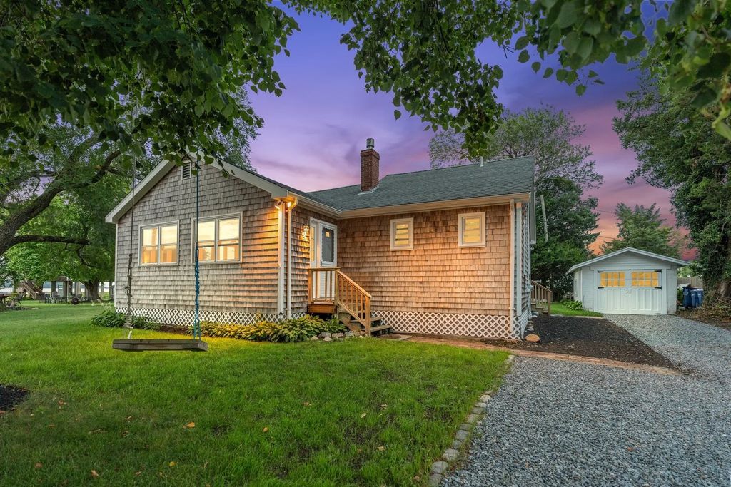 5 Wampanoag Dr, Fairhaven