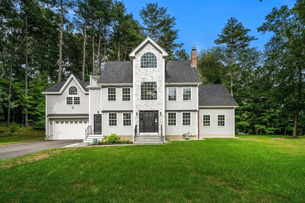 6 Craig Cir, Westford