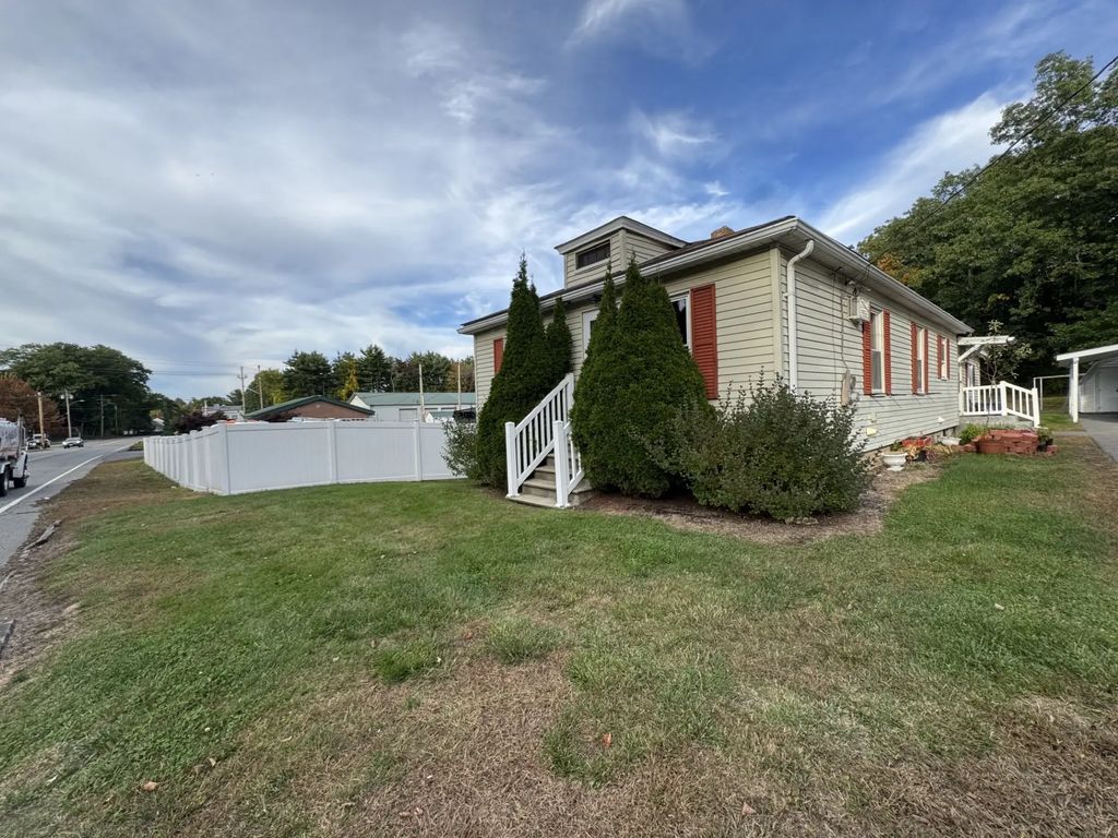 261 Litchfield St, Leominster
