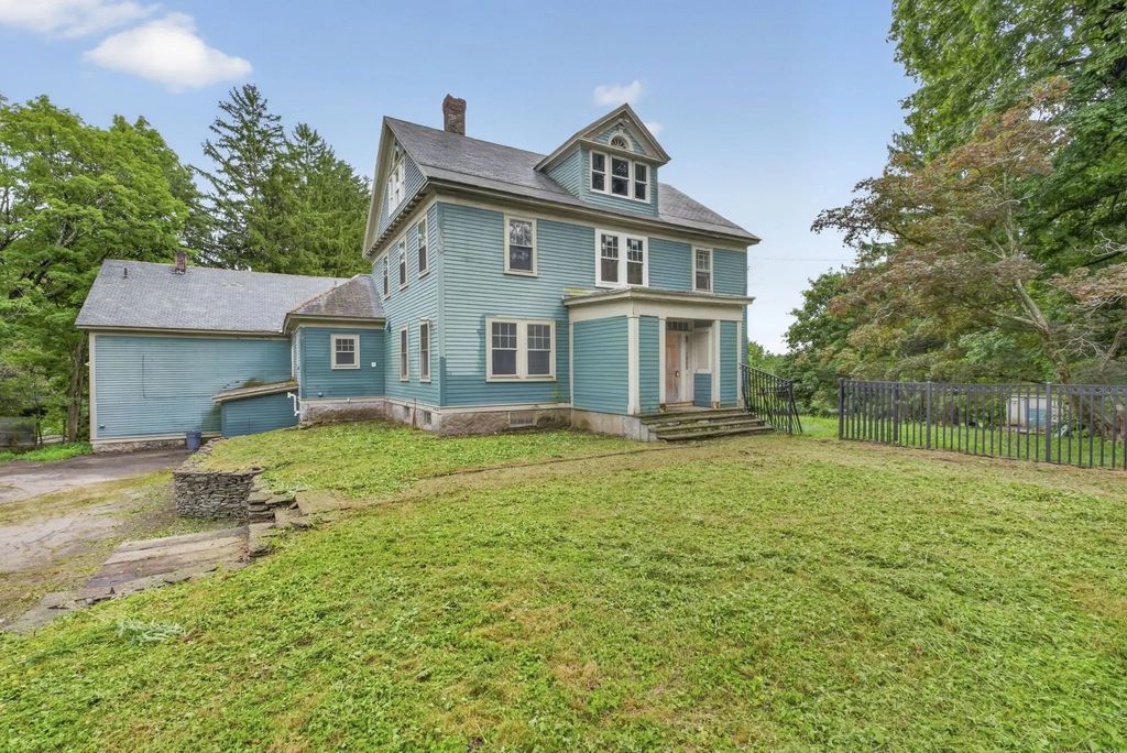 35 Leominster Rd, Lunenburg
