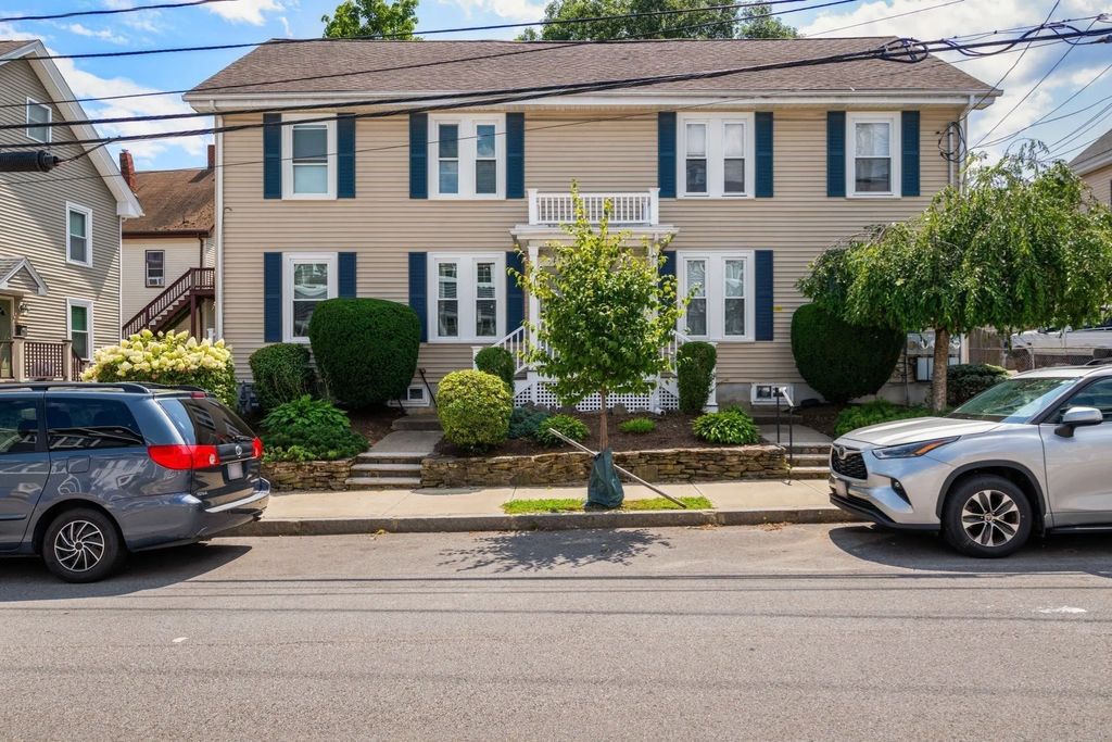 53 Myrtle St #2, Waltham