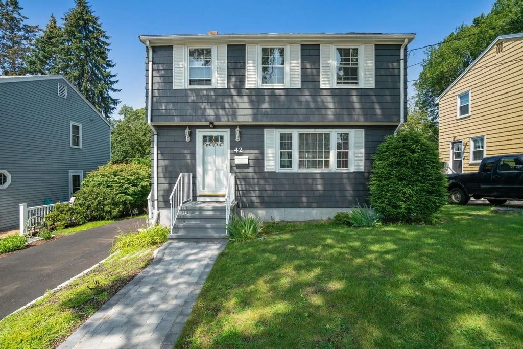 42 Rockland Ave, Arlington
